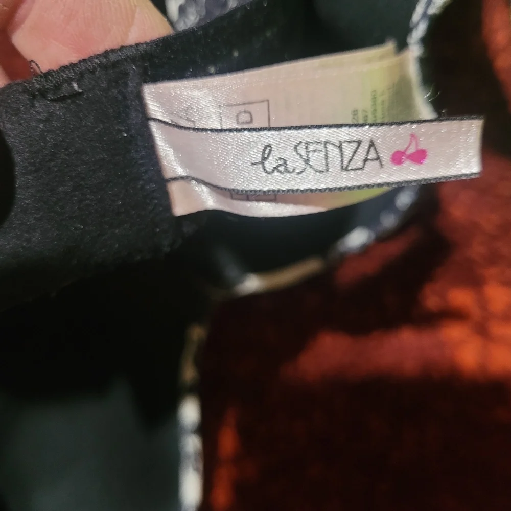 La Senza Underwire Pushup Bra In A Black and White Lace Pattern 34D - Picture 4 of 4